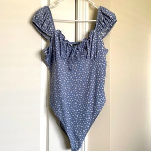 Ditsy Floral Knot Shoulder Backless Bodysuit